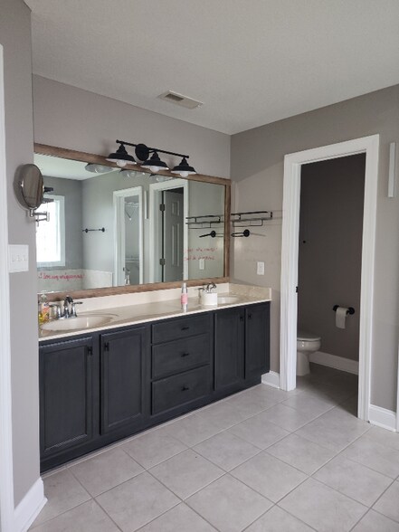 Building Photo - 611 Stagecoach Dr