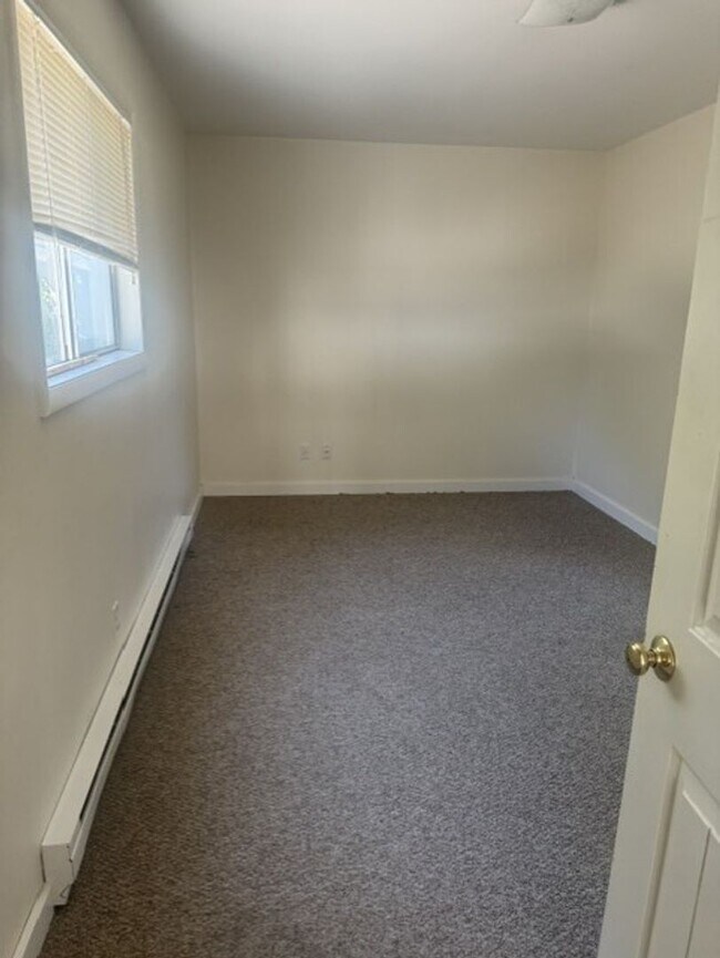 Building Photo - 410 W Bullion St
