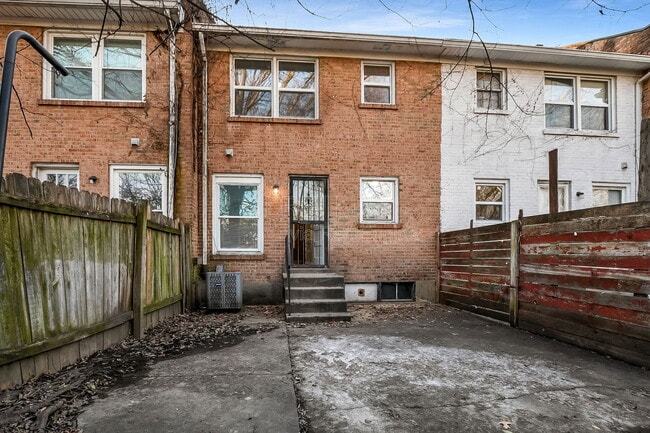 Building Photo - 5011 Wabash Pl