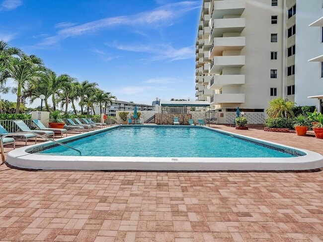 Building Photo - 401 Golden Isles Dr