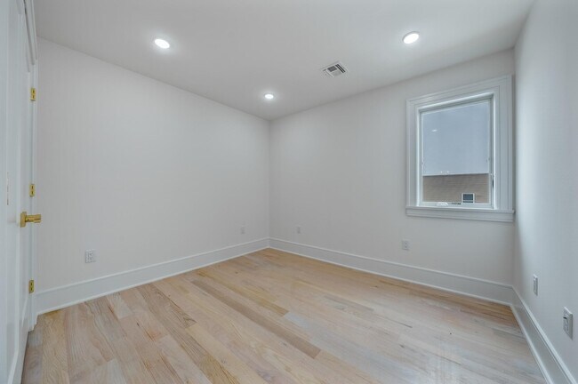 Building Photo - 6719 Meadowview Ave