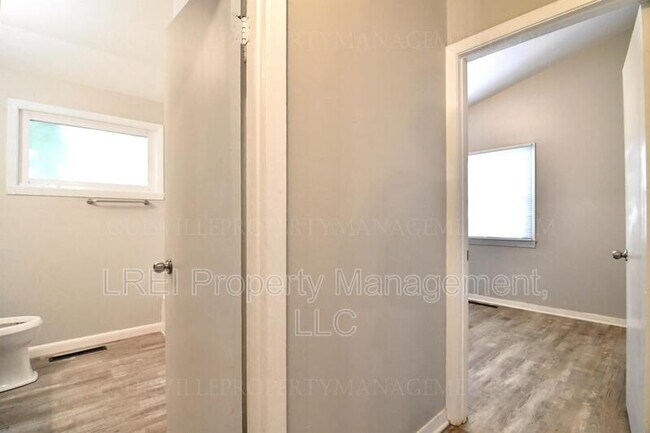 Building Photo - 5009 Delaware Dr