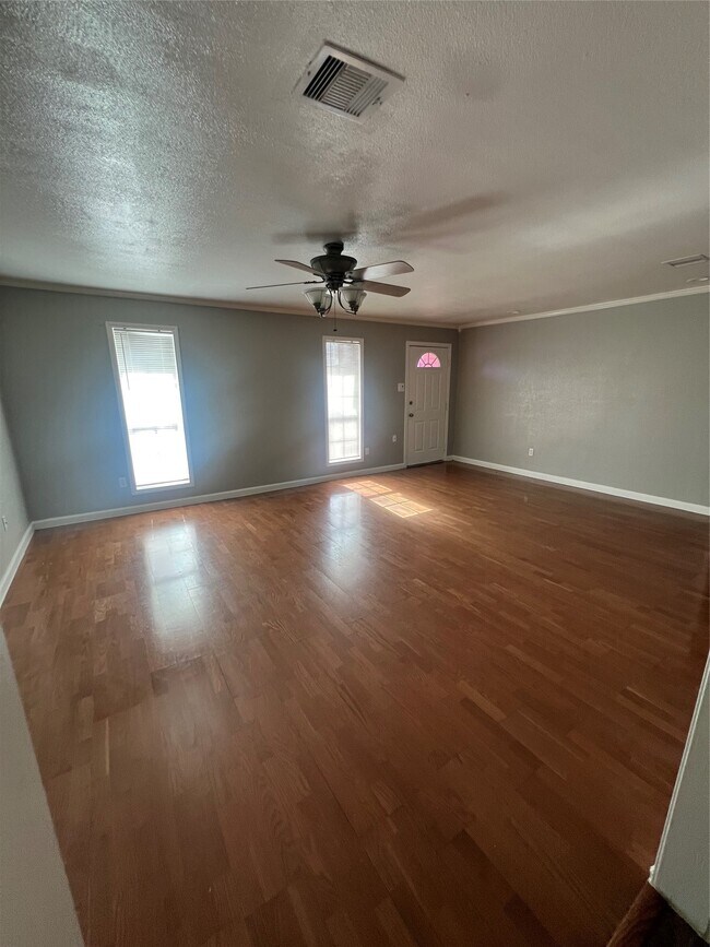 Building Photo - 1325 Northbrook Dr