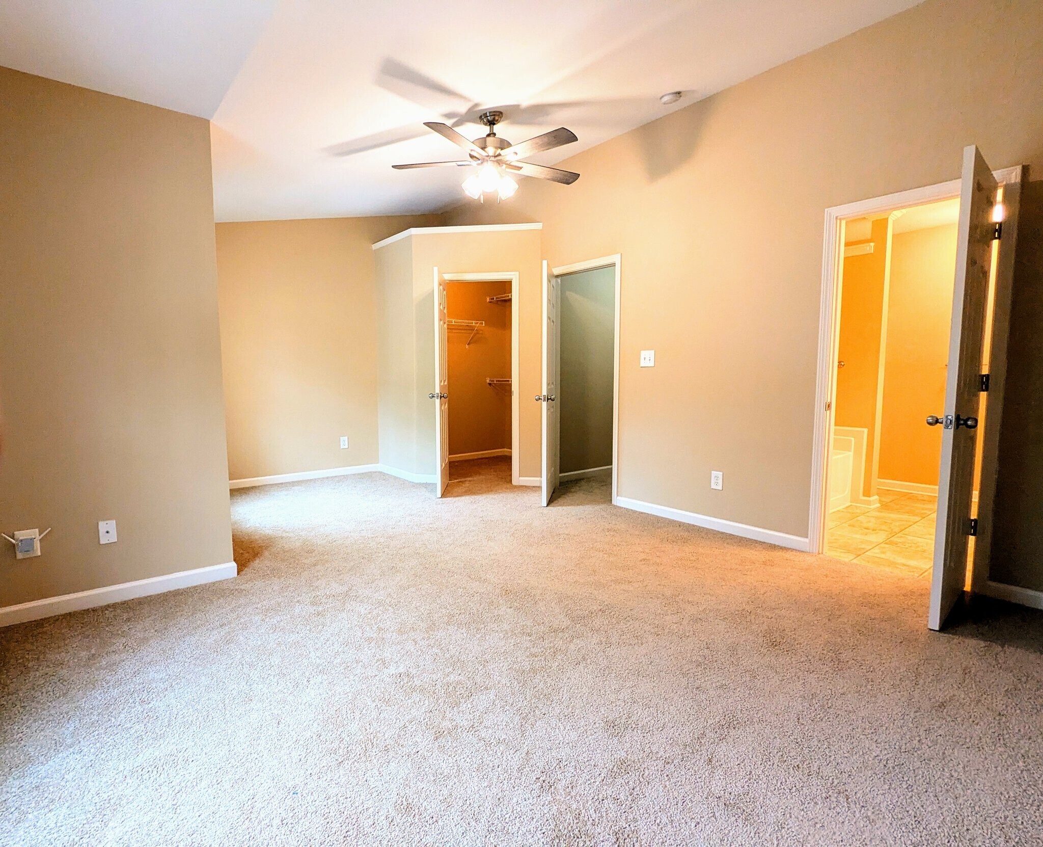Building Photo - 300 Knelston Oak Dr NE