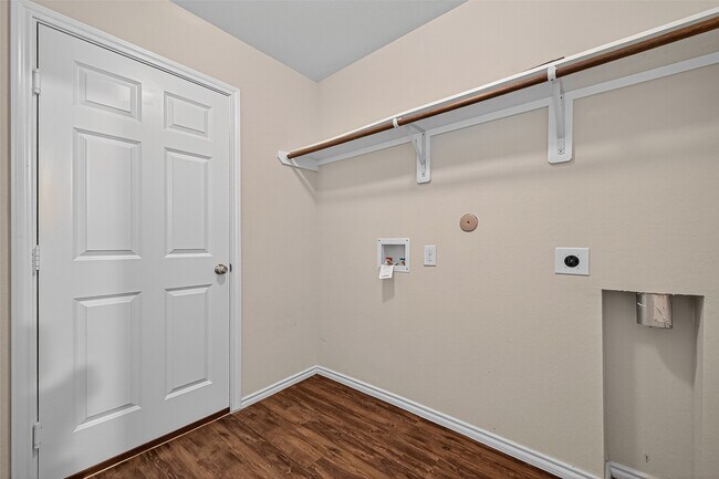 Building Photo - 1830 Cormorant Cres