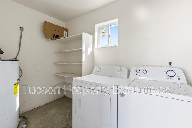 Building Photo - 227 E Waverly St