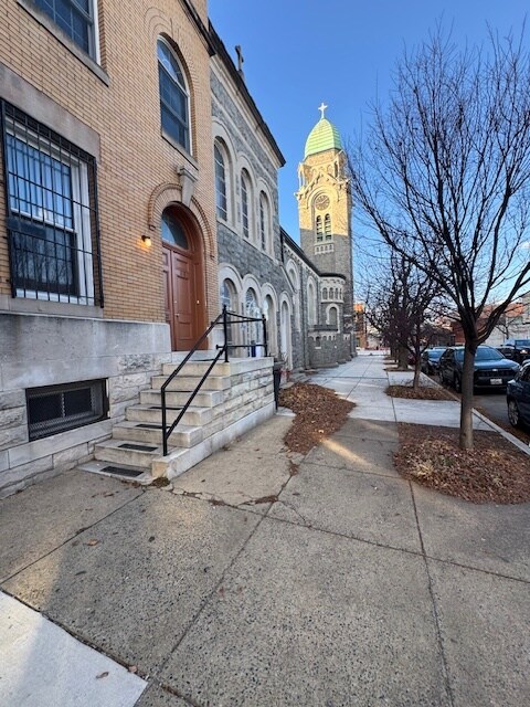 Building Photo - 821 N Collington Ave