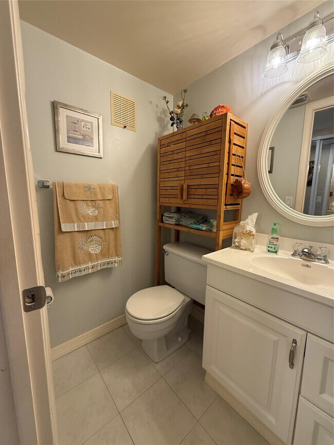 Building Photo - 42 Tilford C