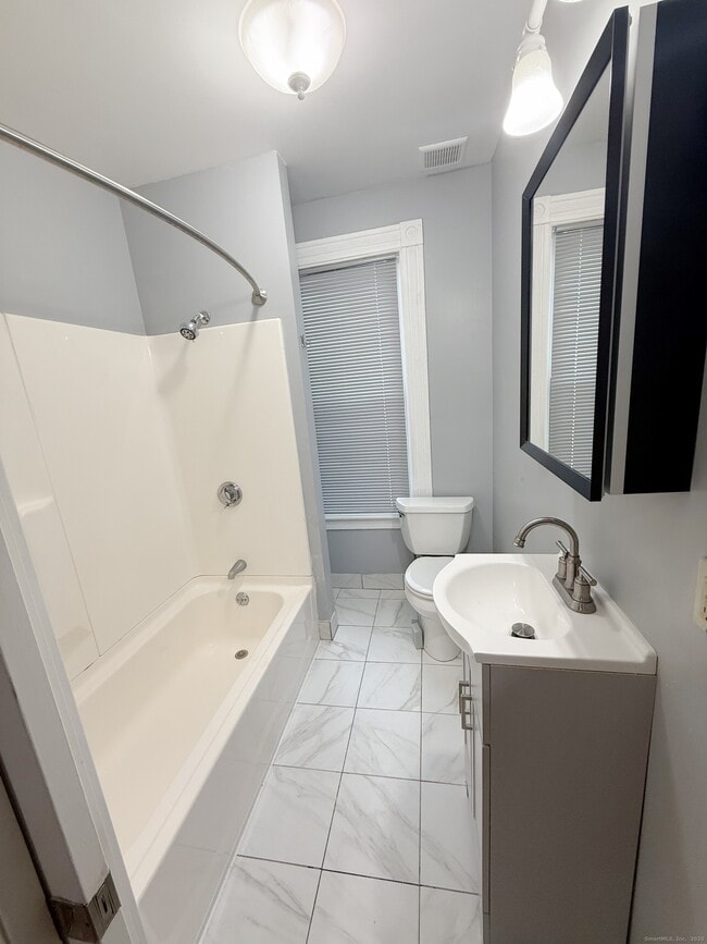 Building Photo - 1716 Farmington Ave