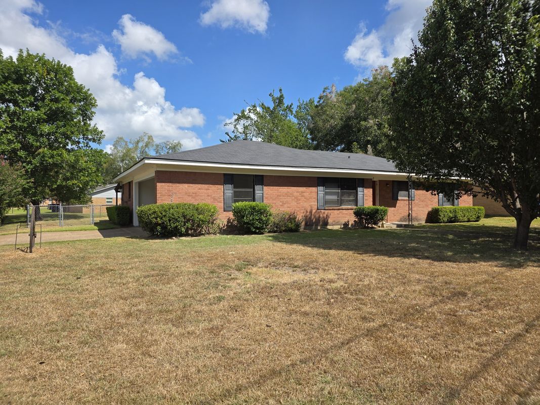 Building Photo - 2322 Kaynell Dr