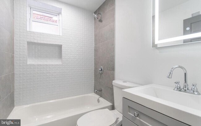 Building Photo - 5729 Delancey St