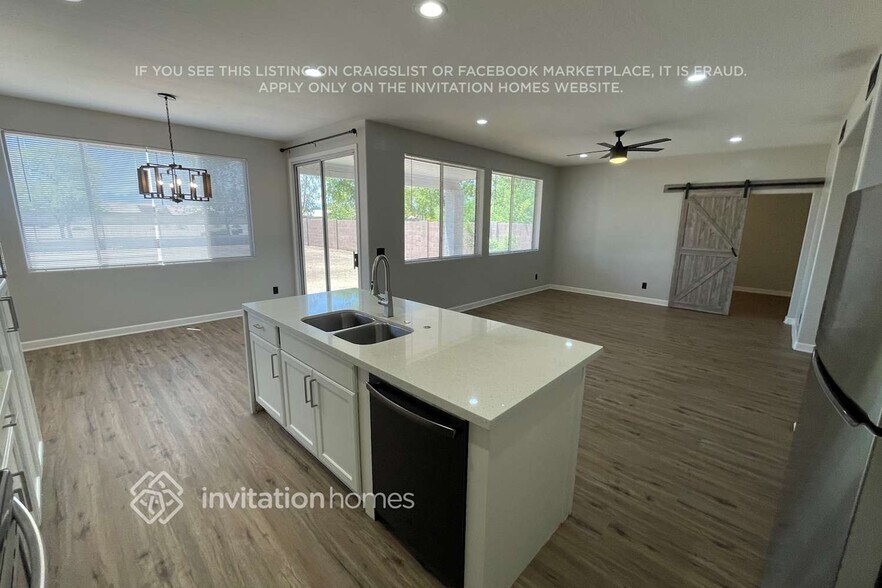 Building Photo - 7415 W Forest Grove Ave