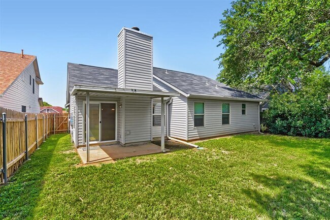 Building Photo - 2608 Piping Rock Trail