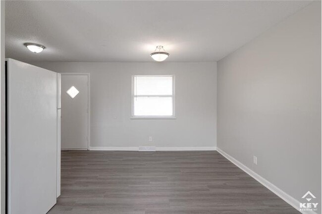 Building Photo - 2975 Salina Ct