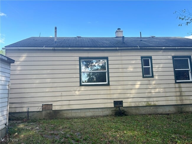 Building Photo - 122 S Bon Air Ave