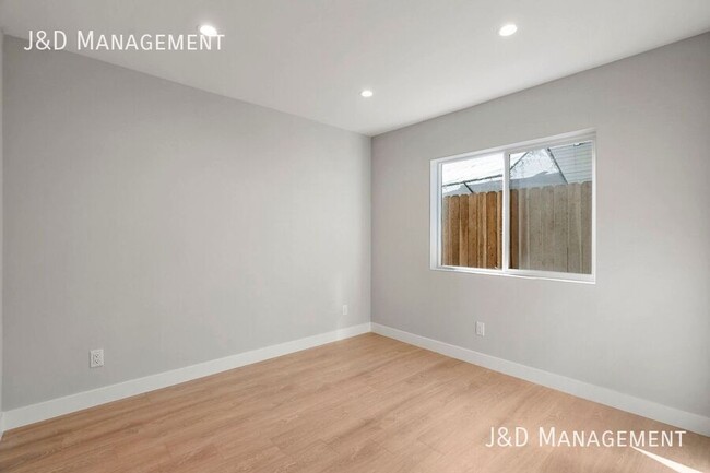 Building Photo - Brand New Build - Beautiful New Townhome