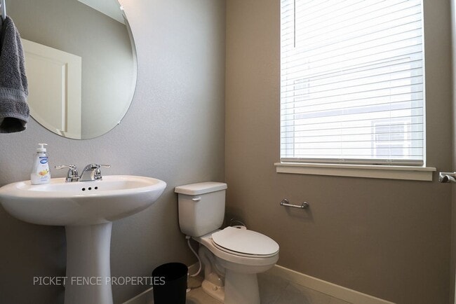 Building Photo - Beautiful New Home in West Greeley!