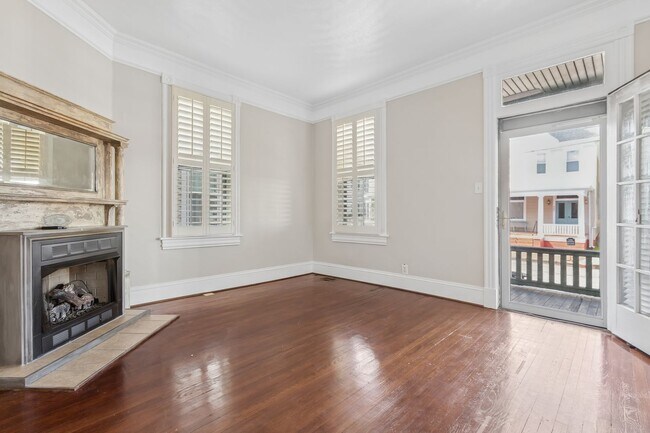 Building Photo - 437 Dinwiddie St