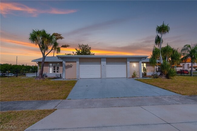 Building Photo - 6004 Deming Ave