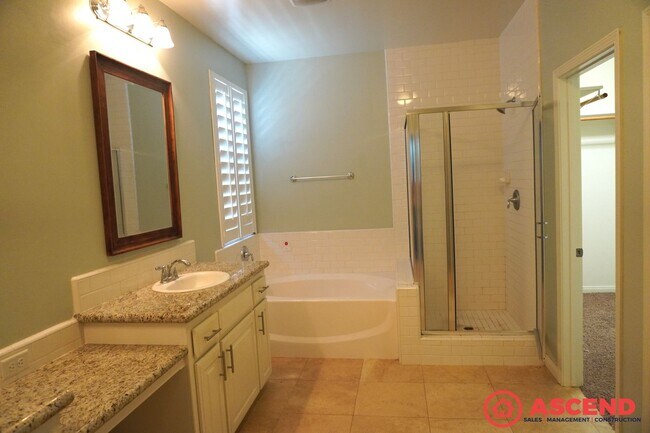 Building Photo - Stunning Split-Wing Home in Bakersfield's Desirable 93314 — Pool, Upgrades Throughout & Pets Welc...
