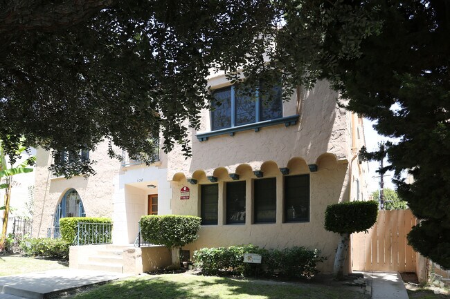 Building Photo - 132 N Clark Dr