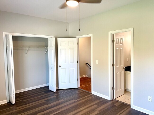 Building Photo - Welcome to this stunning 3-bedroom, 3-bathroom townhome located in the vibrant city of Atlanta, GA.