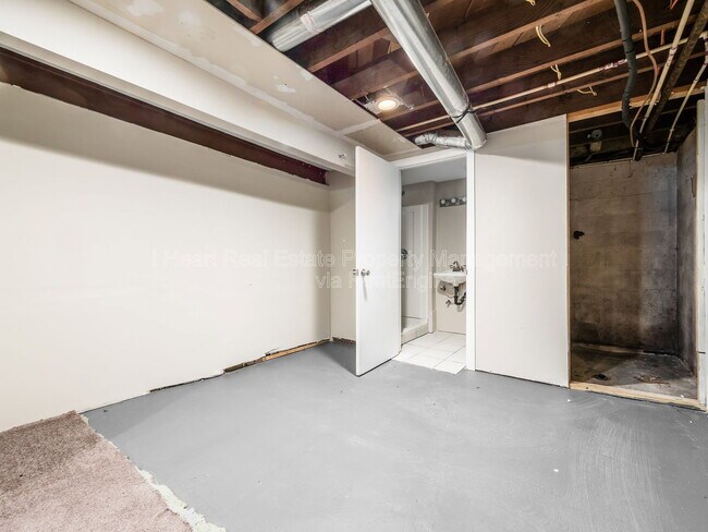 Building Photo - 1621 Sullivant Ave
