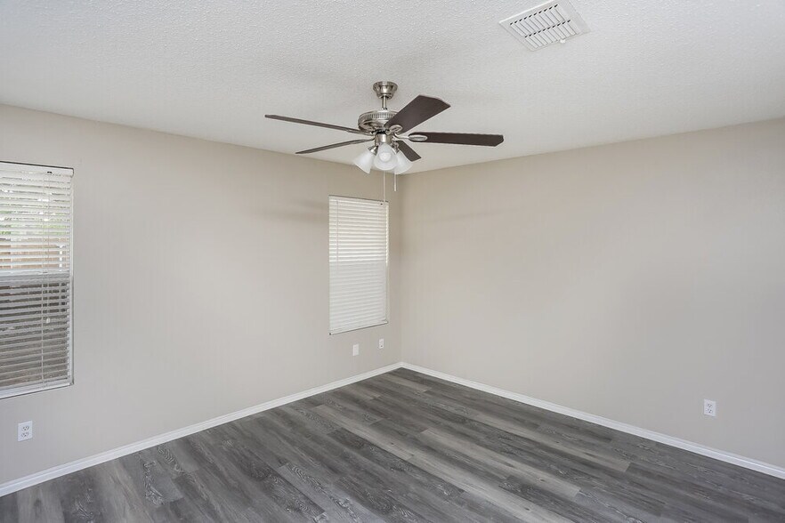 Building Photo - 8757 Garden Springs Dr