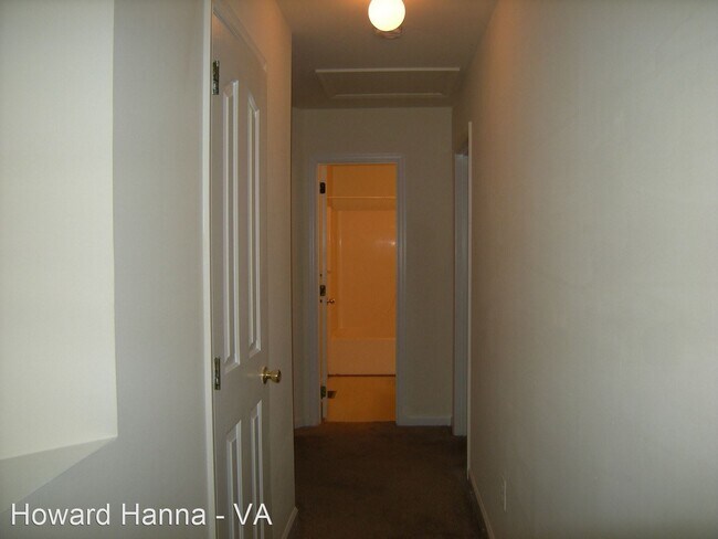 Building Photo - 3 br, 2.5 bath House - 10 Miranda Court