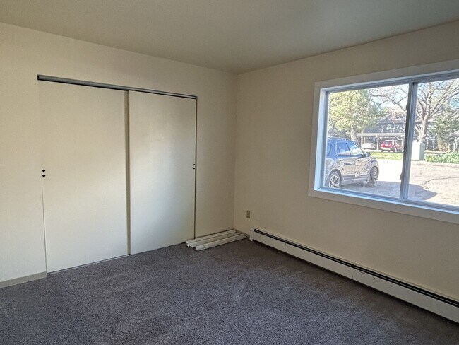 Building Photo - Updated 2 Bedroom Condo in Central Fort Collins - Available Now