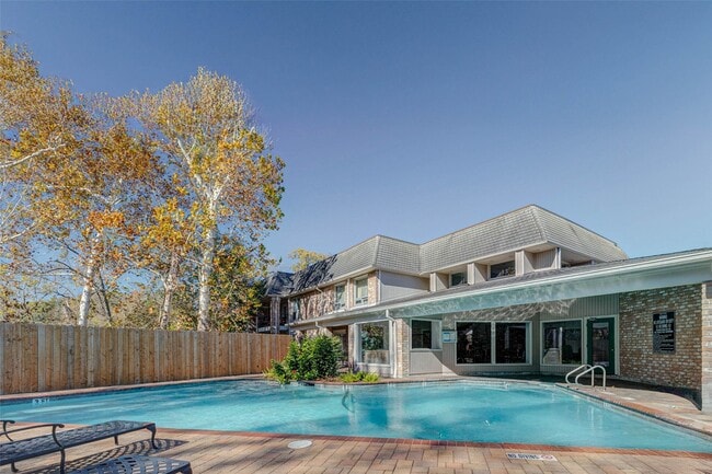 Building Photo - 2234 S Piney Point Rd