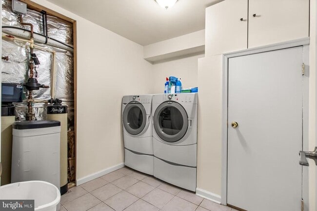 Building Photo - 8920 Flour Ct