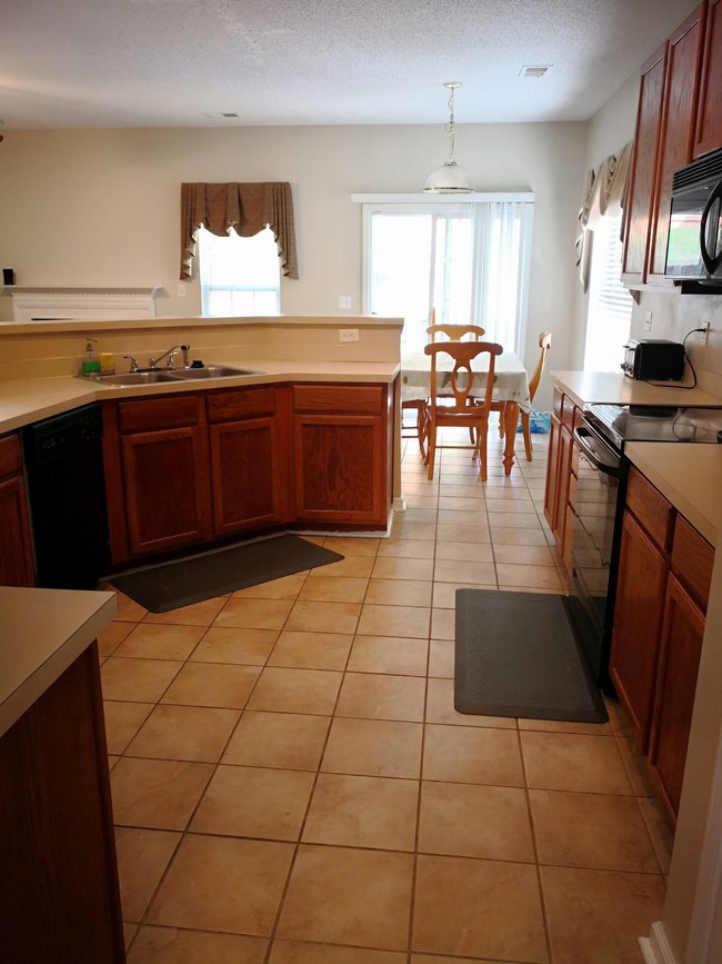 Building Photo - 17 Trailstream Dr