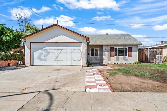 Building Photo - 3157 Ensalmo Ave