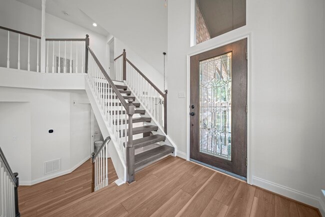 Building Photo - 45 N Lakeridge Cir
