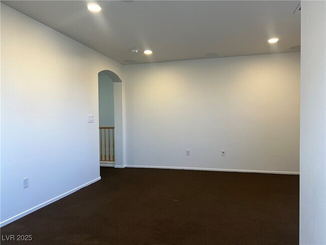 Building Photo - 9501 Ironsend St