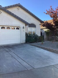Building Photo - clean and quiet 3 bedroom 2 bathroom house...