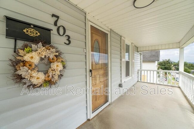 Building Photo - 703 W 2nd Ave