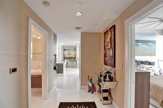 Building Photo - 900 Biscayne Blvd