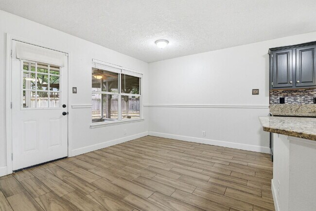 Building Photo - Modern Living Near UTSA/USAA: Quiet Cul-de-Sac with BONUS Space