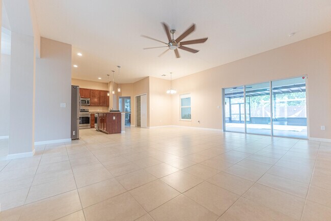 Building Photo - 3651 SW Dellamano St