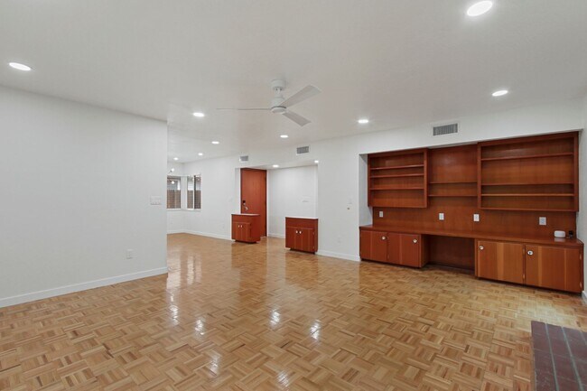 Building Photo - Central Davis 3/2 Mid Modern