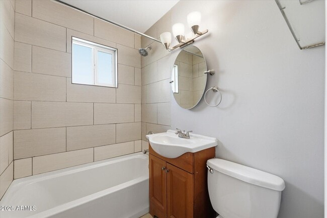 Building Photo - 1202 N 49th Pl