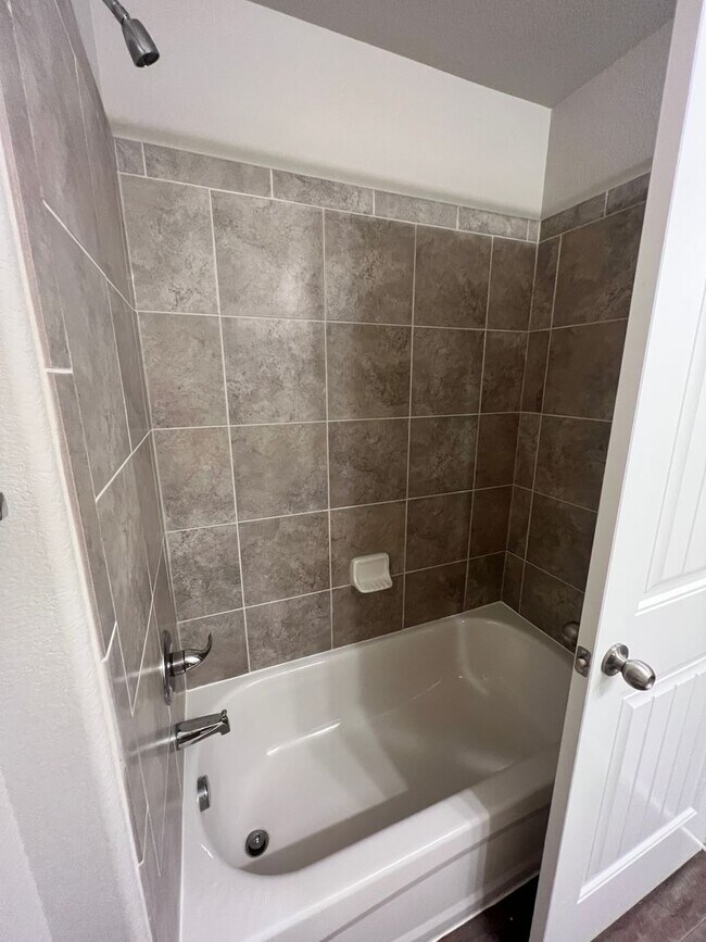 Building Photo - $2015 | 2BR/2.5BA | Lovely New Townhome in...