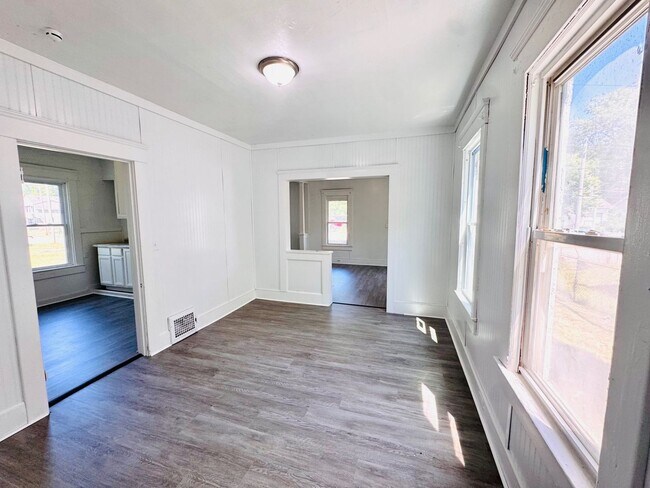 Building Photo - 924 Ansel Rd