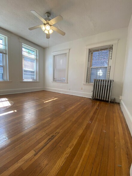 Building Photo - 146 Hemenway St