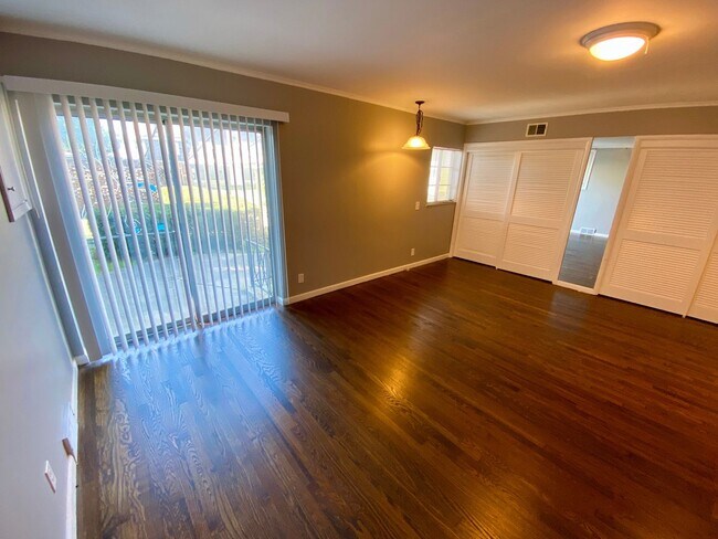 Building Photo - Remodeled Westgate Home with Attached Prof...