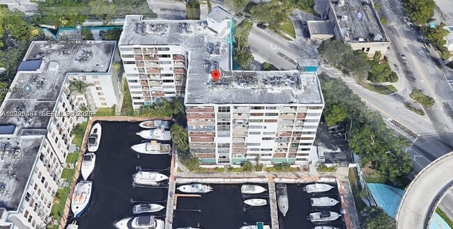 Building Photo - 1700 NW N River Dr