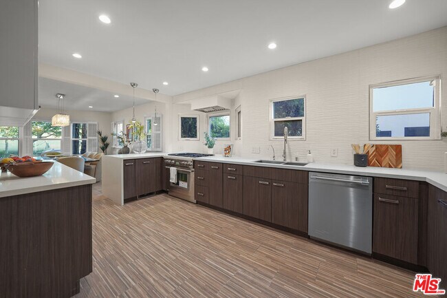 Building Photo - 665 McCadden Pl