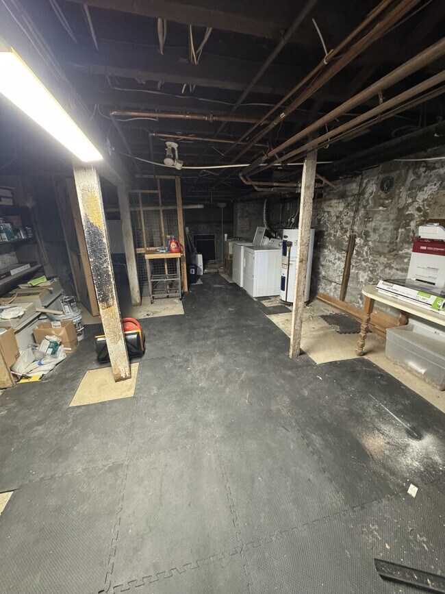 Building Photo - 126 College Ave